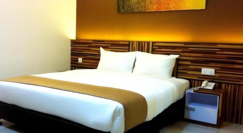Gm Holiday Hotel Permai Jaya Kampong Tebing Rabak Exterior foto
